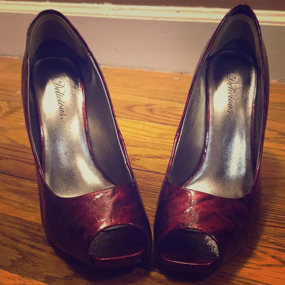 Peep Toes Dark Pink Pumps
